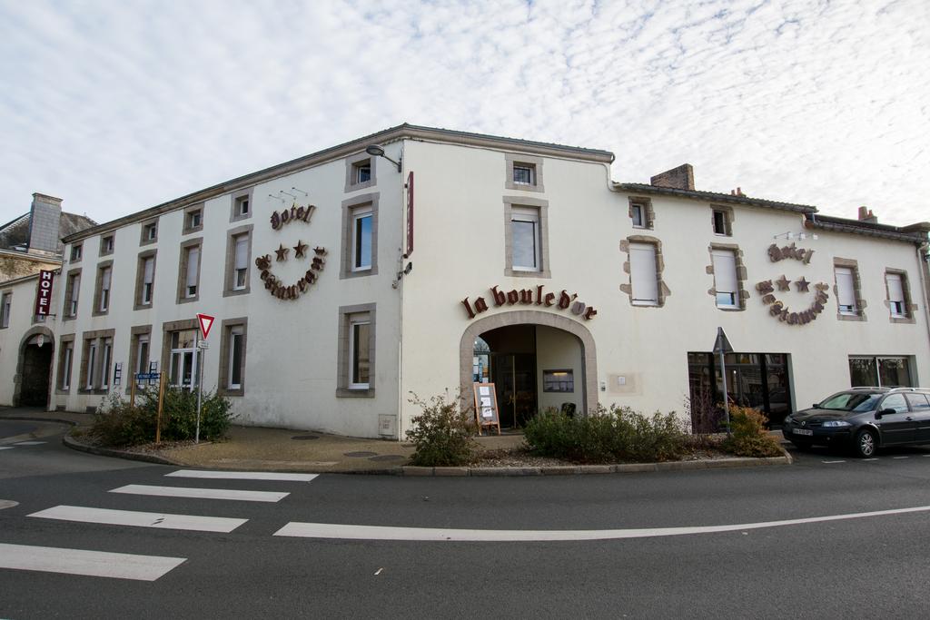 La Boule d'Or is located 250 metres from Bressuire Train